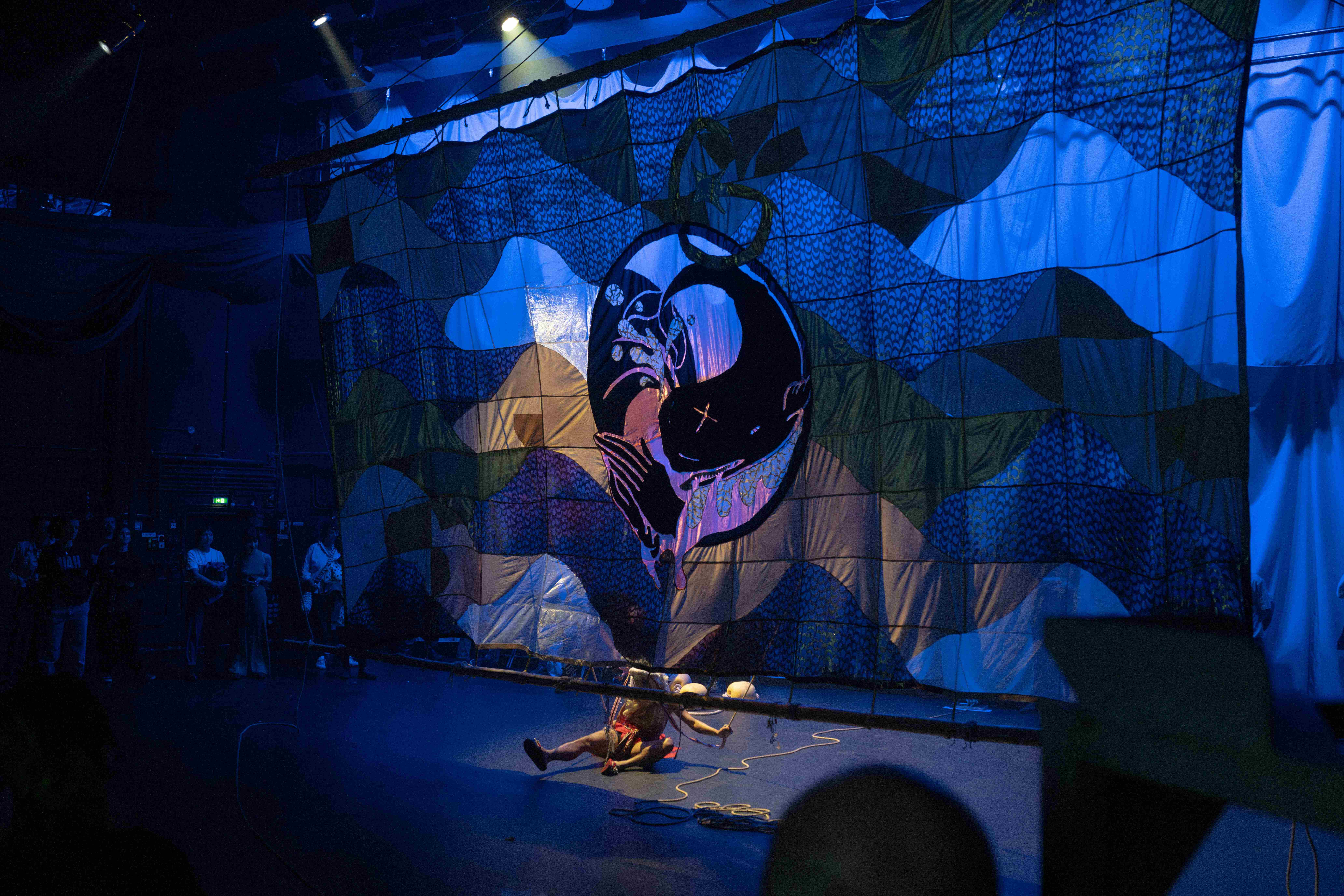 2026臺北藝術節/海籠/Ocean Cage - Tianzhuo Chen and Siko Setyanto - 5 May 2024 - HAU - Berlin © Camille Blake-40小